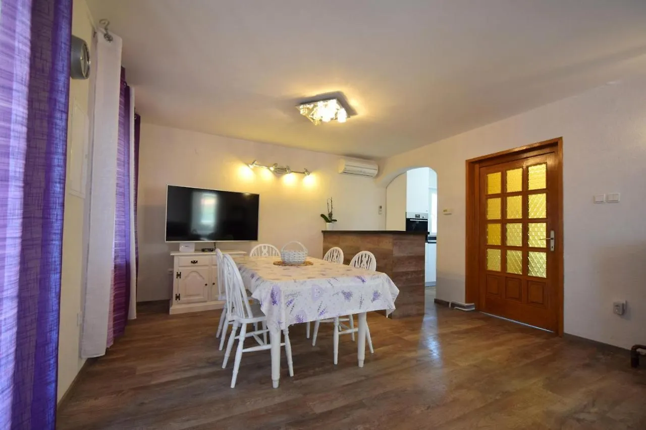 Holiday Home Nikola Malinska Chorvatsko